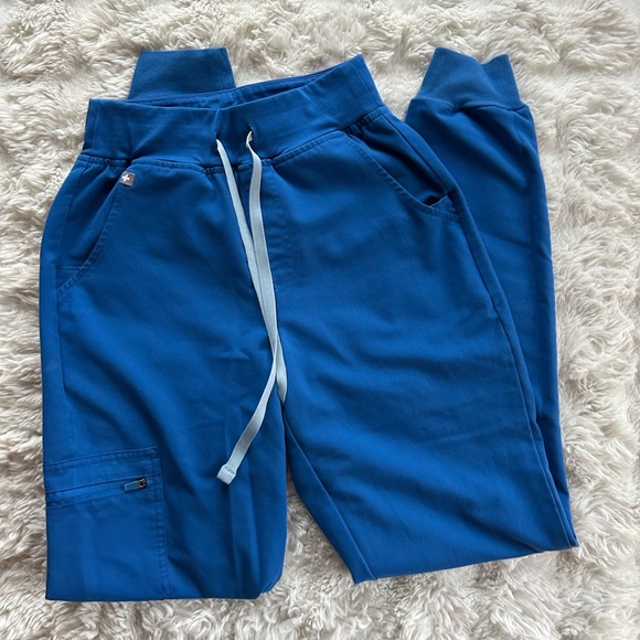 Figs Jogger Scrubs - Picture 2 of 5